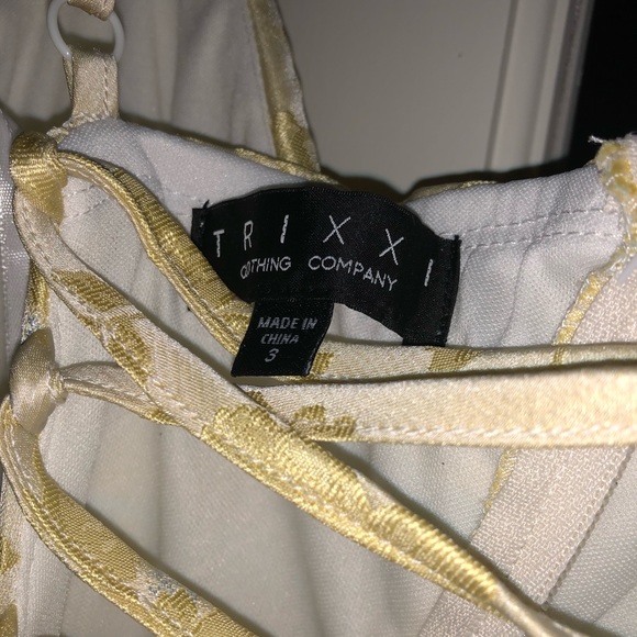 NWT Trixxi Junior’s Floral Jacquard Gown Yellow - Picture 9 of 9